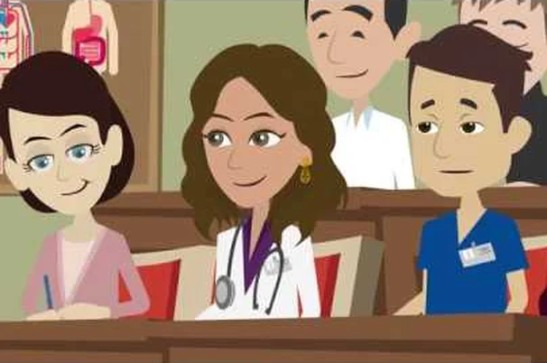 Escena de la WEBserie: personal de salud escucha atento en un auditorio.